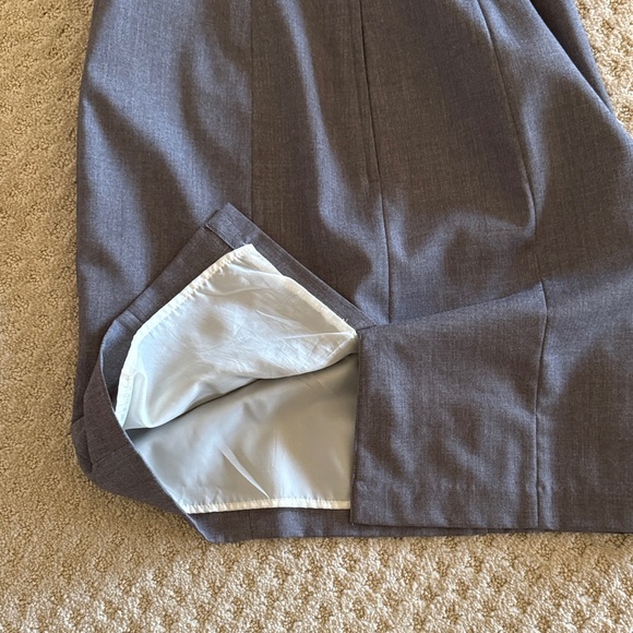 Elegant Gray Sleeveless Dress - Picture 4 of 6